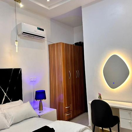 Urban Retreat Luxury Shortlet Apartment Lekki Ajah Lagos With Pool And Gym Exterior foto