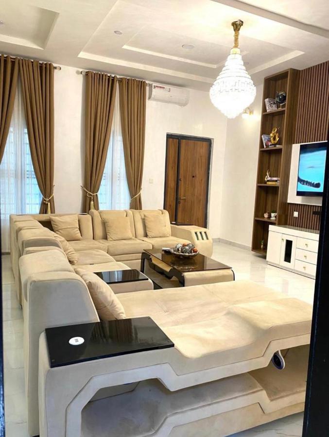 Urban Retreat Luxury Shortlet Apartment Lekki Ajah Lagos With Pool And Gym Exterior foto