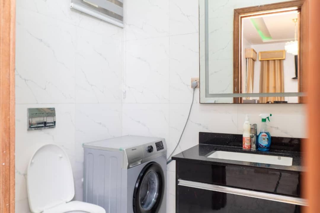 Urban Retreat Luxury Shortlet Apartment Lekki Ajah Lagos With Pool And Gym Exterior foto